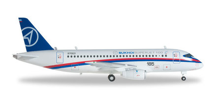 Das Flugzeug Sukhoi Superjet 100